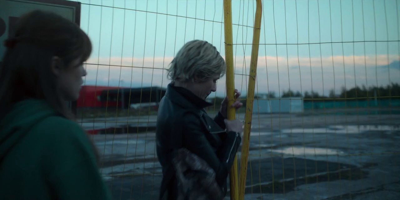 Toxic Town (2025) WEBRip S01 Hindi + English 720p x264 AVC HE-AAC 5.1 ESub.mkv.0002